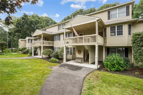 12 Trellis Dr, West Warwick, RI 02893
