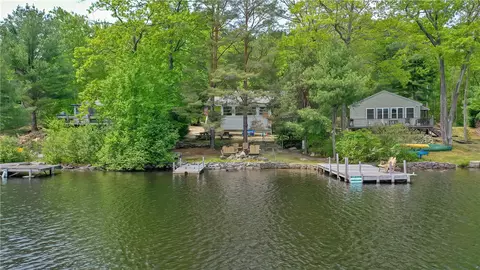 490 Courthouse Ln, Burrillville, RI 02859