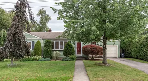 18 Restwood Rd, Cranston, RI 02920