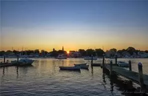 1 Mathewson Rd, Barrington, RI 02806
