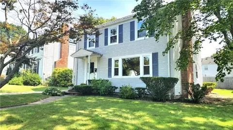 12 Dartmouth Ave, Warwick, RI 02888