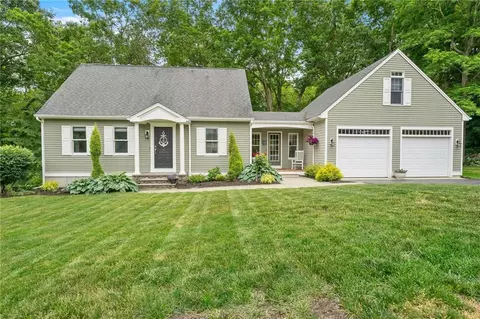 42 Spring St, Bristol, RI 02809