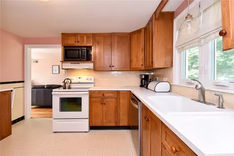 67 Knowles Dr, Warwick, RI 02888 photo 10