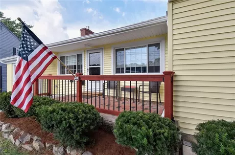 67 Knowles Dr, Warwick, RI 02888 photo 2