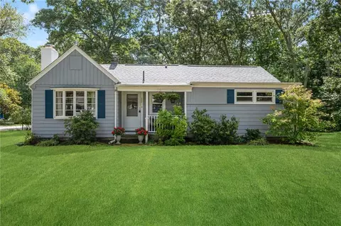 122 Winterberry Rd, Narragansett, RI 02874