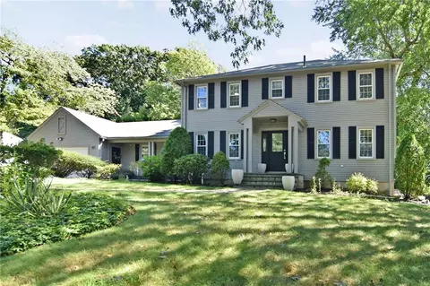 100 Winnisquam Dr, Warwick, RI 02886