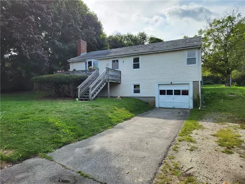 112 Viking Dr, Portsmouth, RI 02871