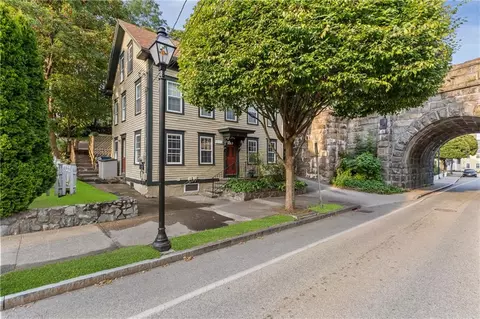 78 King St, East Greenwich, RI 02818