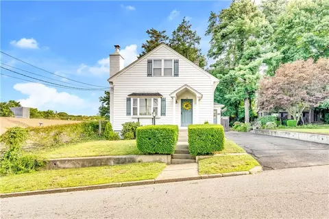 199 Gladstone St, Cranston, RI 02920