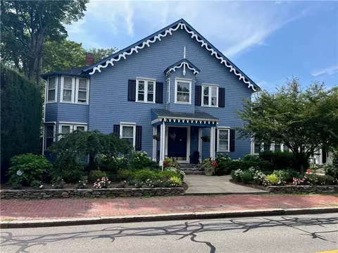 32 Kay St #3, Newport, RI 02840