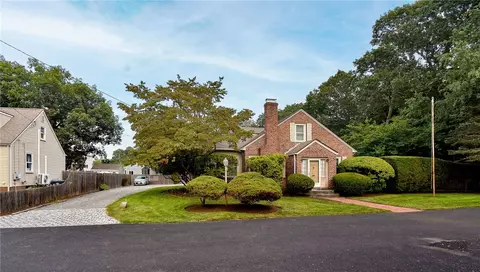 28 Thor Pl, Warwick, RI 02888 photo 2