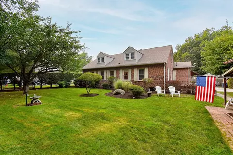 28 Thor Pl, Warwick, RI 02888 photo 4