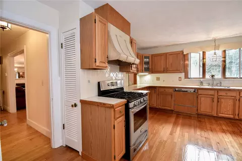 28 Thor Pl, Warwick, RI 02888 photo 17