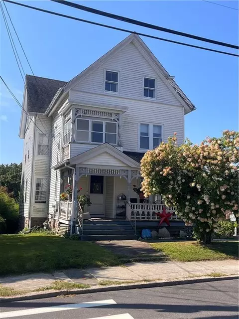 3 Narragansett Ave, Westerly, RI 02891