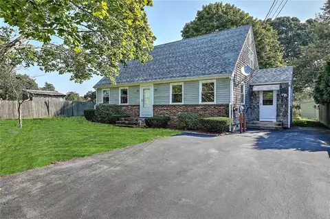 7 Birch Rd, Barrington, RI 02806
