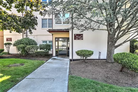 185 Manville Hill Rd #312, Cumberland, RI 02864
