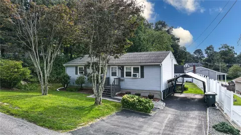 21 Laurel Ave, Coventry, RI 02816