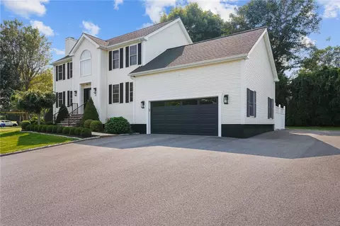 15 Sherwood Rd, Portsmouth, RI 02871