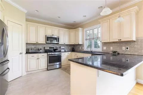 136 Beach St, Westerly, RI 02891 photo 10