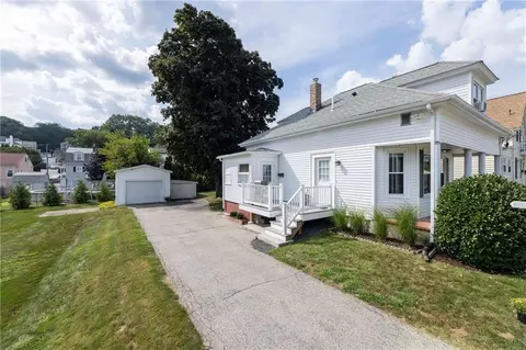 5 Saint Hughes St, Woonsocket, RI 02895 photo 5