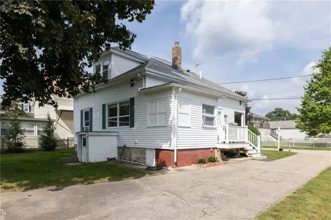 5 Saint Hughes St, Woonsocket, RI 02895 photo 6