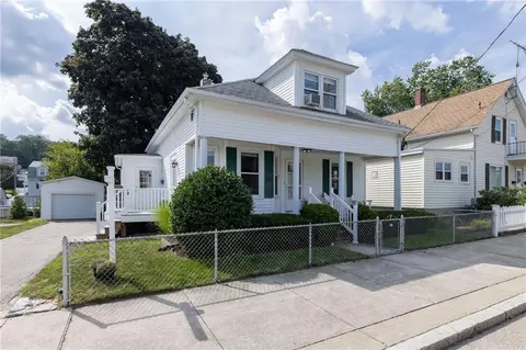 5 Saint Hughes St, Woonsocket, RI 02895 photo 4