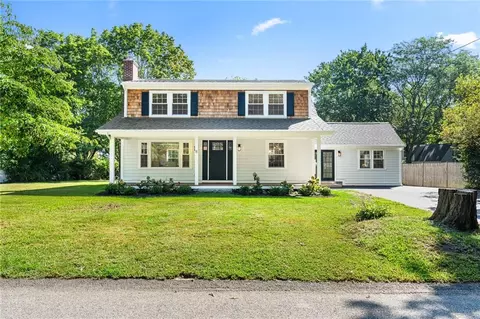 8 Houghton St, Barrington, RI 02806