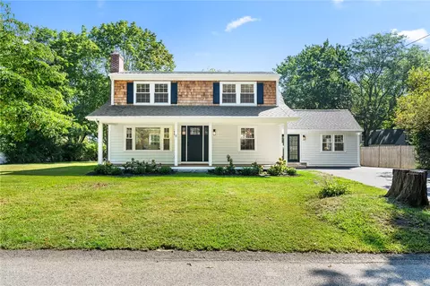 8 Houghton St, Barrington, RI 02806