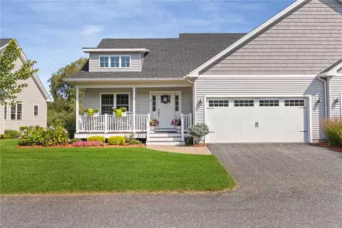 10 Thelma Ln, Middletown, RI 02842