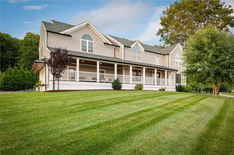 1 Jasons Grant Dr, Cumberland, RI 02864