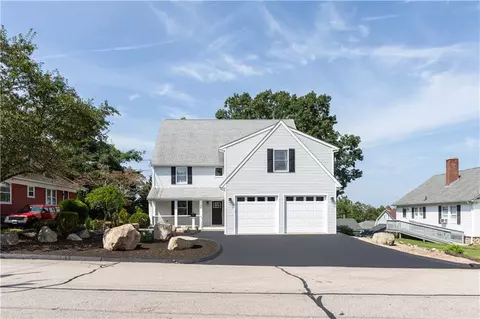 62 Summer St, Westerly, RI 02891