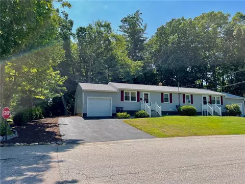 12 Lea Dr, North Kingstown, RI 02852