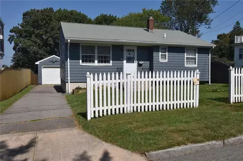 142 Evarts St, Newport, RI 02840
