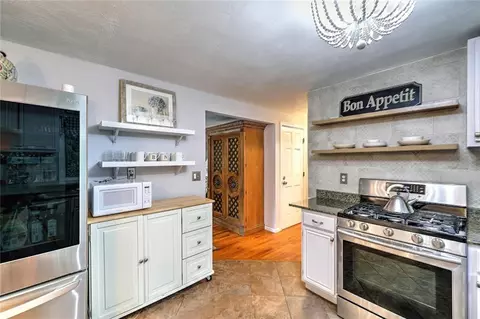 4 Central Ct, Warren, RI 02885 photo 8