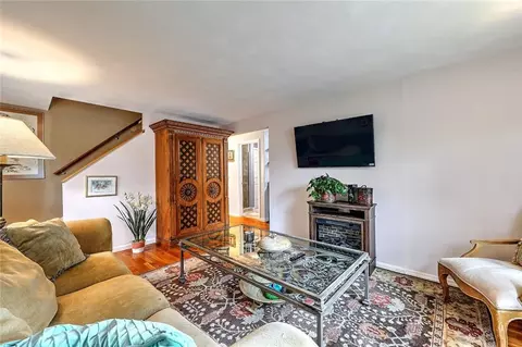 4 Central Ct, Warren, RI 02885 photo 11