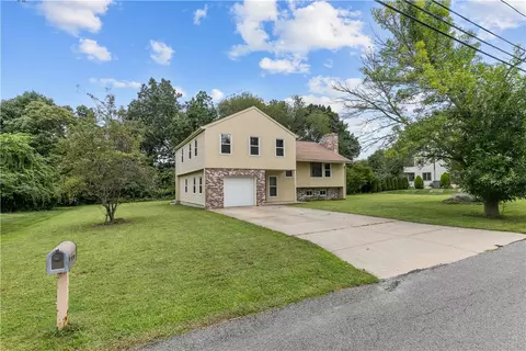 11 Michael Dr, Bristol, RI 02809