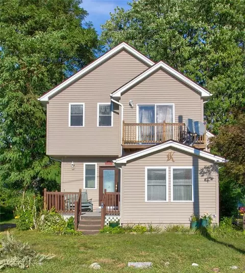 24 Crockett St, Warwick, RI 02889