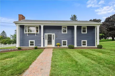 28 Williamson St, Tiverton, RI 02878