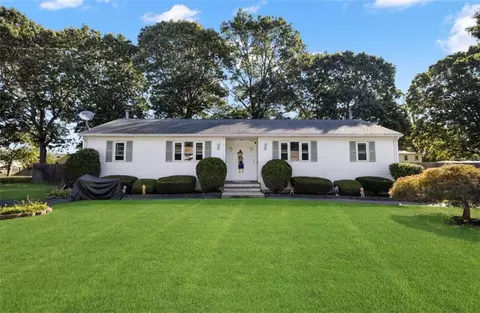 44 Taplow St, Warwick, RI 02889