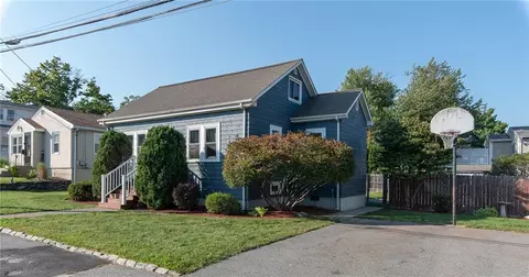 34 Ivan St, Riverside, RI 02915