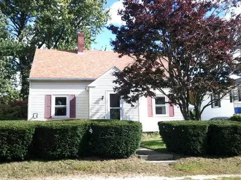 28 Angell St, Woonsocket, RI 02895