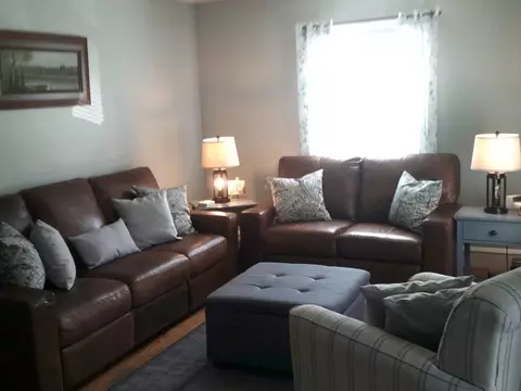 28 Angell St, Woonsocket, RI 02895 photo 8
