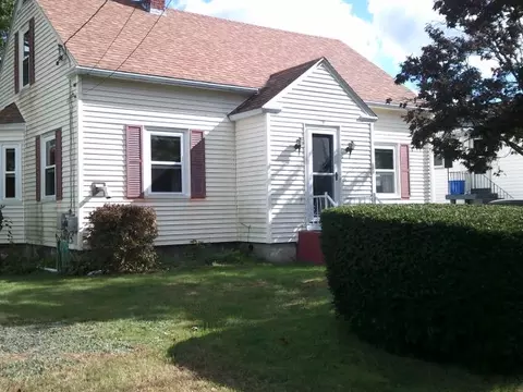 28 Angell St, Woonsocket, RI 02895 photo 2