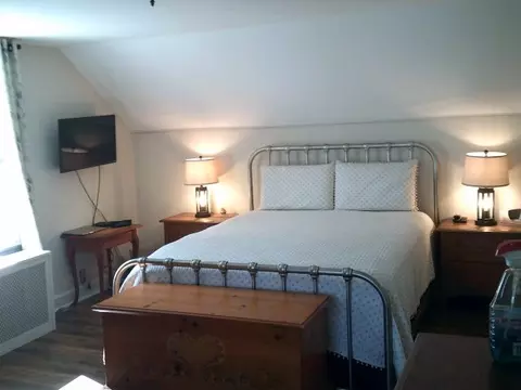 28 Angell St, Woonsocket, RI 02895 photo 5