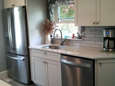 28 Angell St, Woonsocket, RI 02895 photo 14