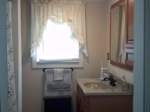 28 Angell St, Woonsocket, RI 02895 photo 4