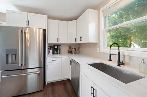 93 Harrop Ave, Warwick, RI 02886 photo 5