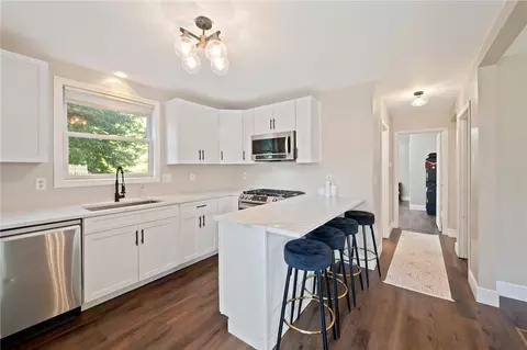 93 Harrop Ave, Warwick, RI 02886 photo 3