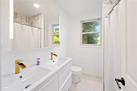 93 Harrop Ave, Warwick, RI 02886 photo 17