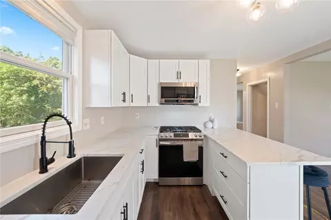 93 Harrop Ave, Warwick, RI 02886 photo 4